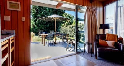 1970's Renovated, self contained comfortable 2 bedroom bach