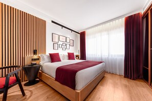 Deluxe Room | Premium bedding, minibar, in-room safe, blackout curtains - Boutique Hotel OLOM (Cádiz)