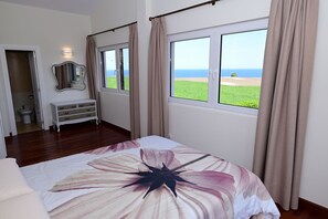 4 quartos, escrivaninha, quartos à prova de som