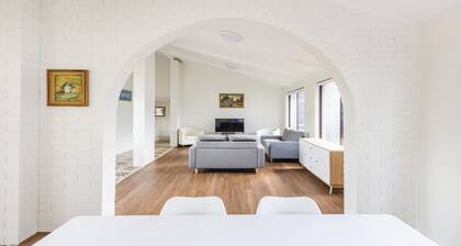 Cabana Feliz - a fully furnished, pet-friendly cottage