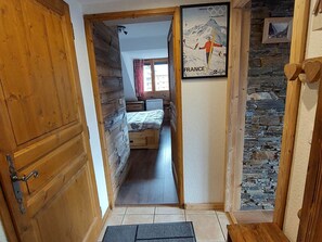 2 bedrooms, WiFi - Charming T3 with view, close to slopes, pets allowed, covered parking (Les Deux Alpes)