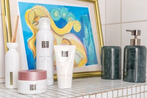 Articles de toilette gratuits, sèche-cheveux