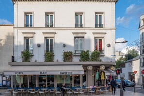 Front of property - Vincennes Sauvage  (Vincennes)