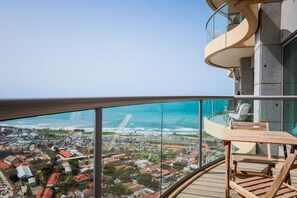 Apartment, 2 Bedrooms, Jetted Tub | Terrace/patio - Luxury Condo & Spectacular View by FeelHome (Tel Aviv)