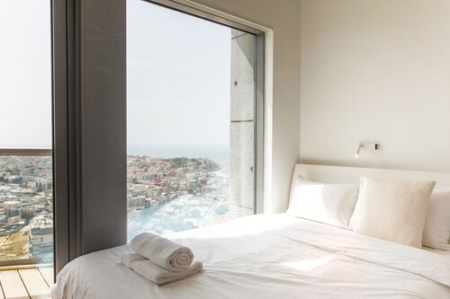 Luxury Condo & Spectacular View by FeelHome