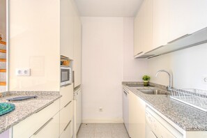 Fridge, microwave, oven, coffee/tea maker