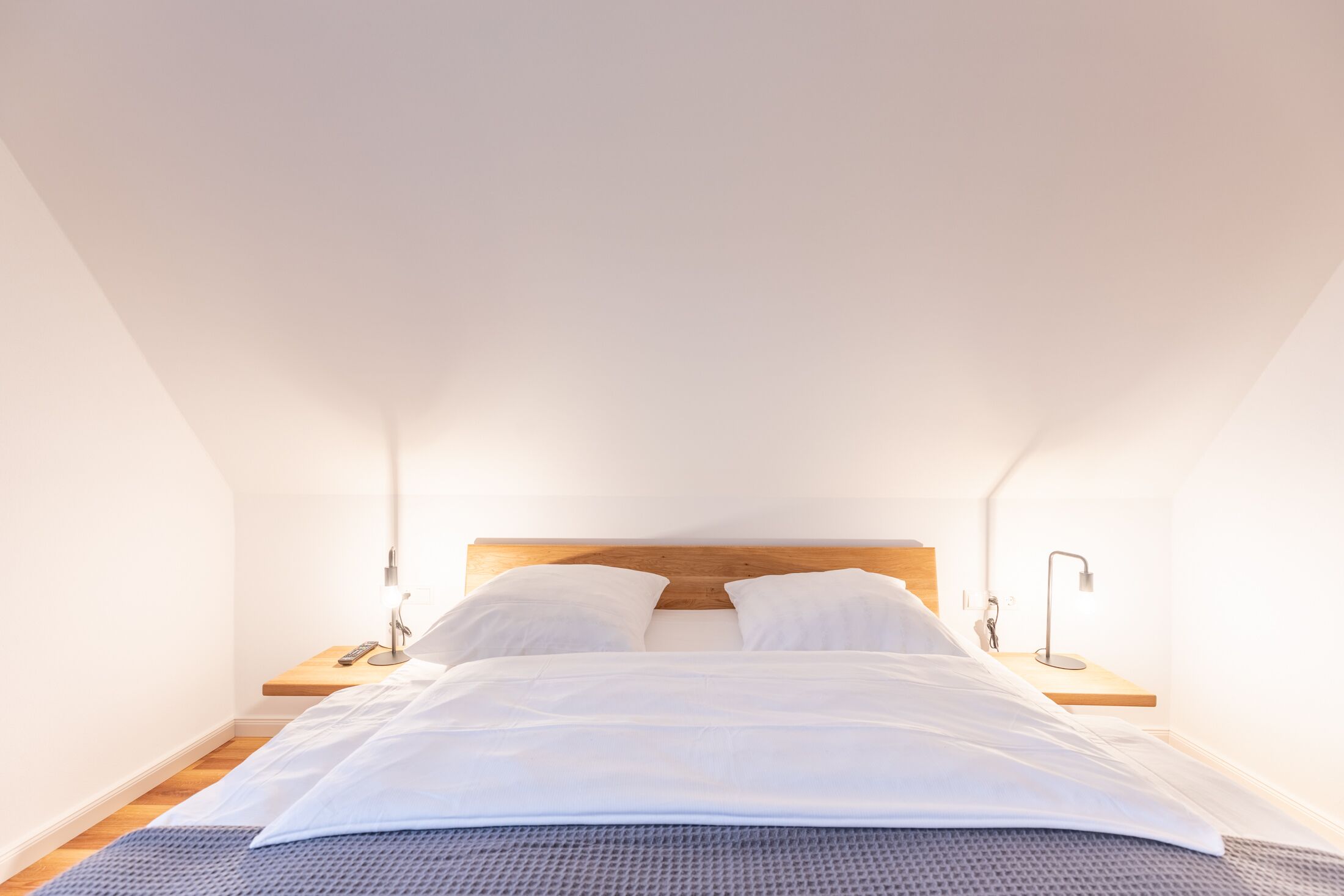 3 habitaciones, escritorio, tabla de planchar con plancha y wifi gratis 