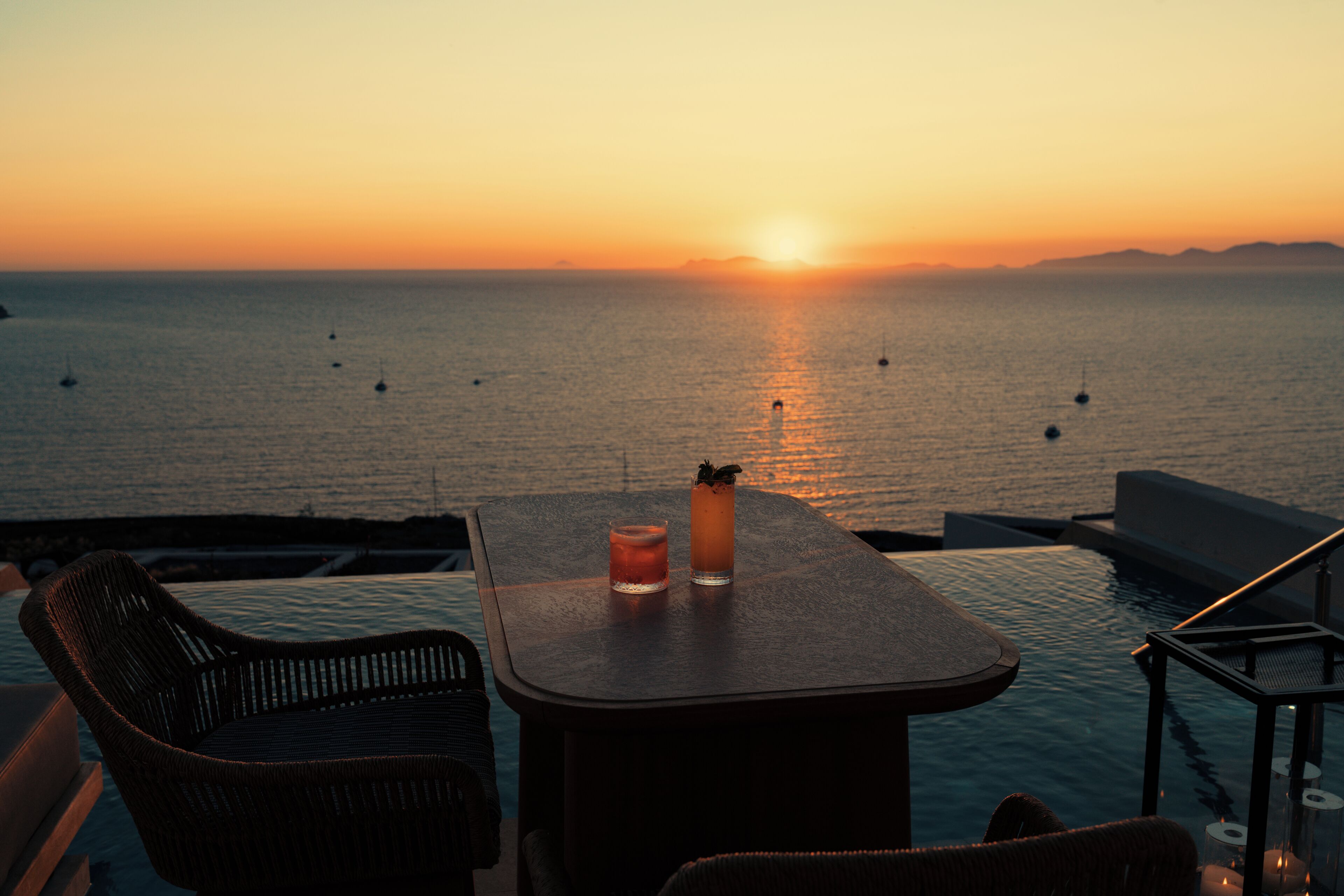 Unwind Sunset & Sea View Junior Suite with Pool | 객실 내 식사 공간
