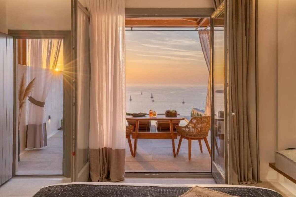 Minibar, in-room safe, soundproofing, iron/ironing board
