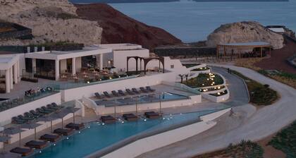 Santo Mine Oia Suites