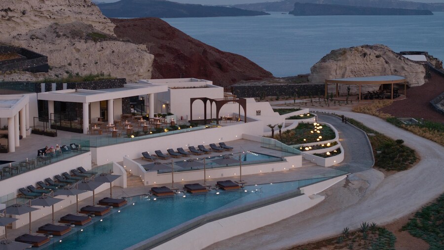 Santo Mine Oia Suites