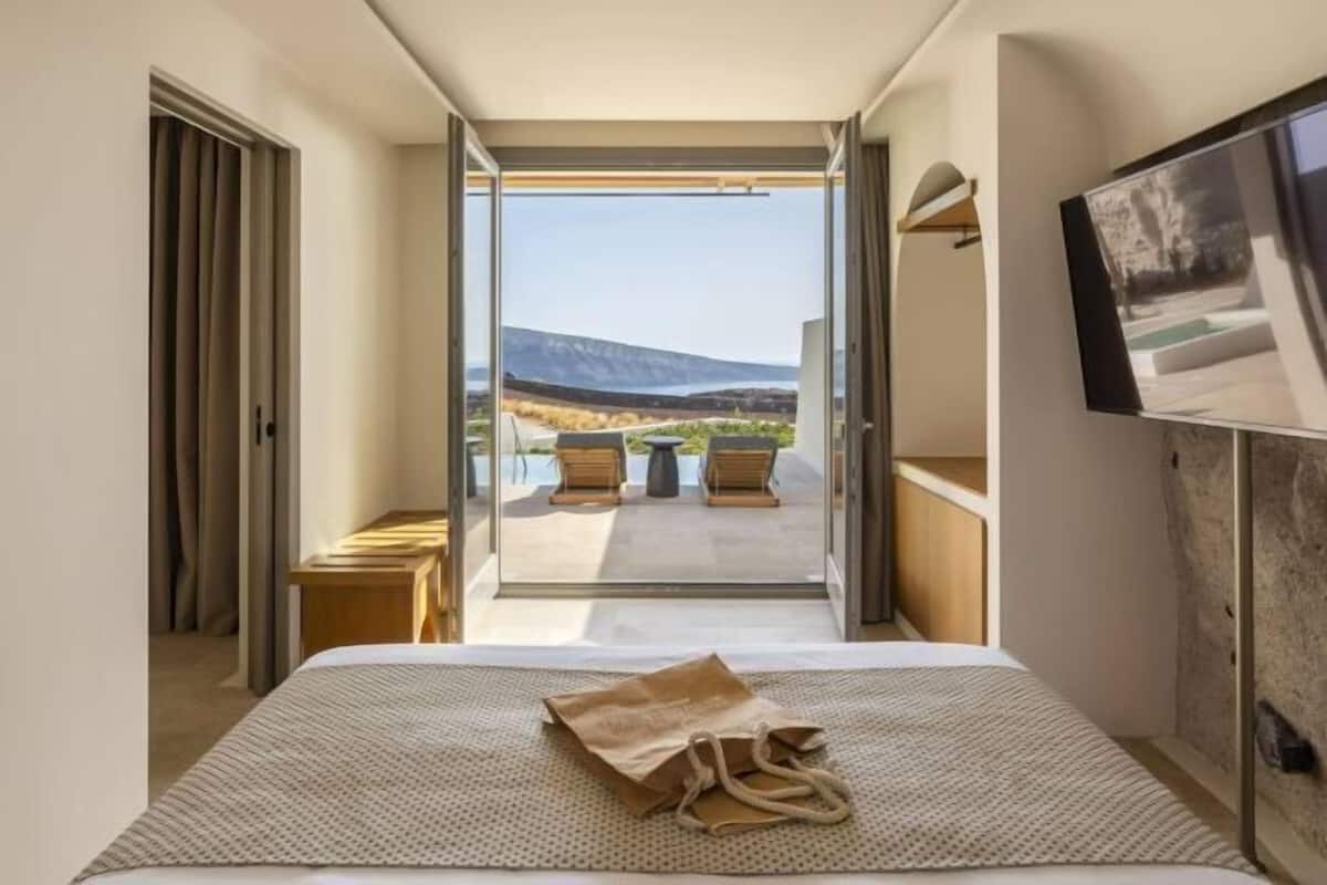 Minibar, caja de seguridad en la habitación y muebles diferentes
