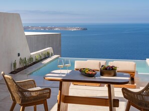 Minibar, in-room safe, individually furnished, soundproofing - Santo Mine Oia Suites (Santorini)