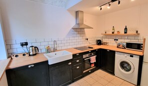 Fridge, microwave, oven, stovetop - Seafront Apartment with Garden - Perfect location in Mumbles (Swansea)
