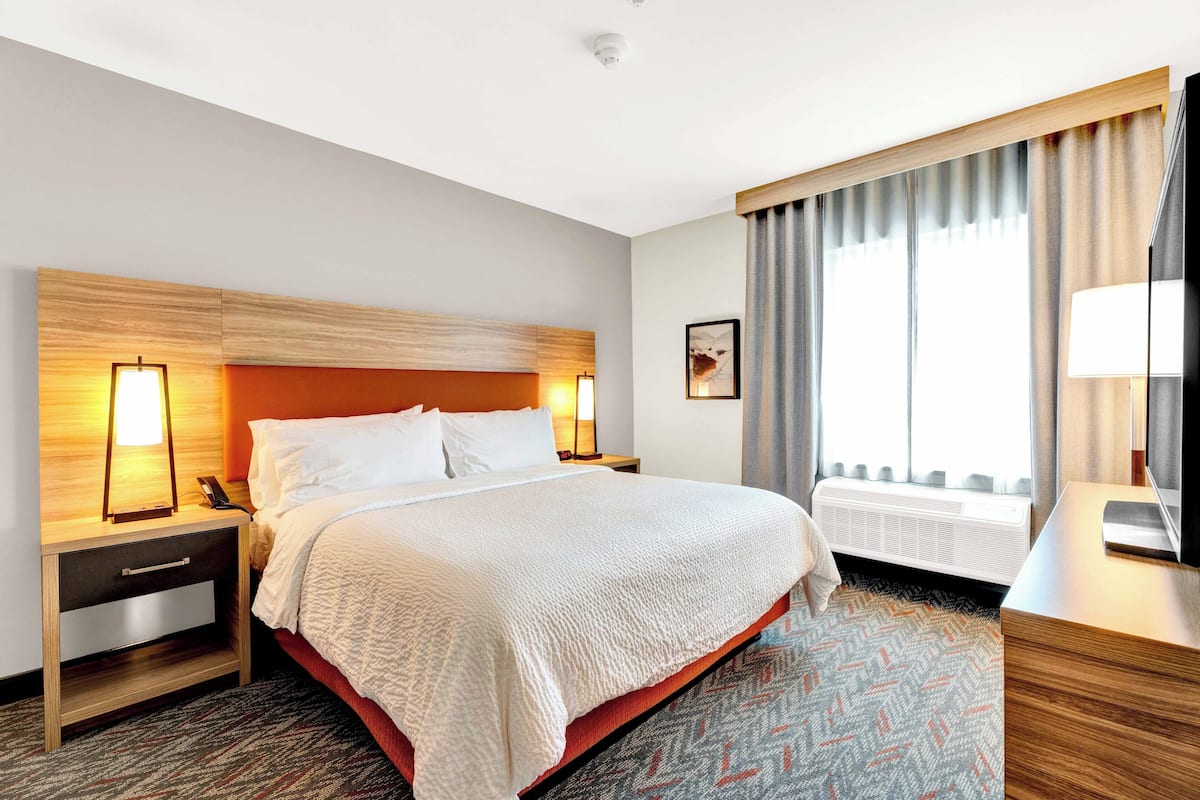 Suite, 1 Bedroom (Living/Dining Area)