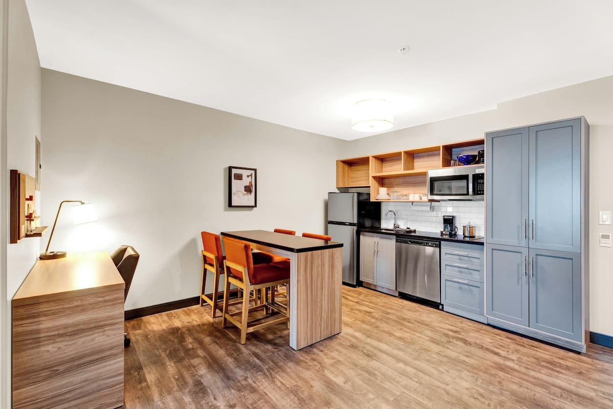Studio Suite, 2 Queen Beds (Living/Dining Area)