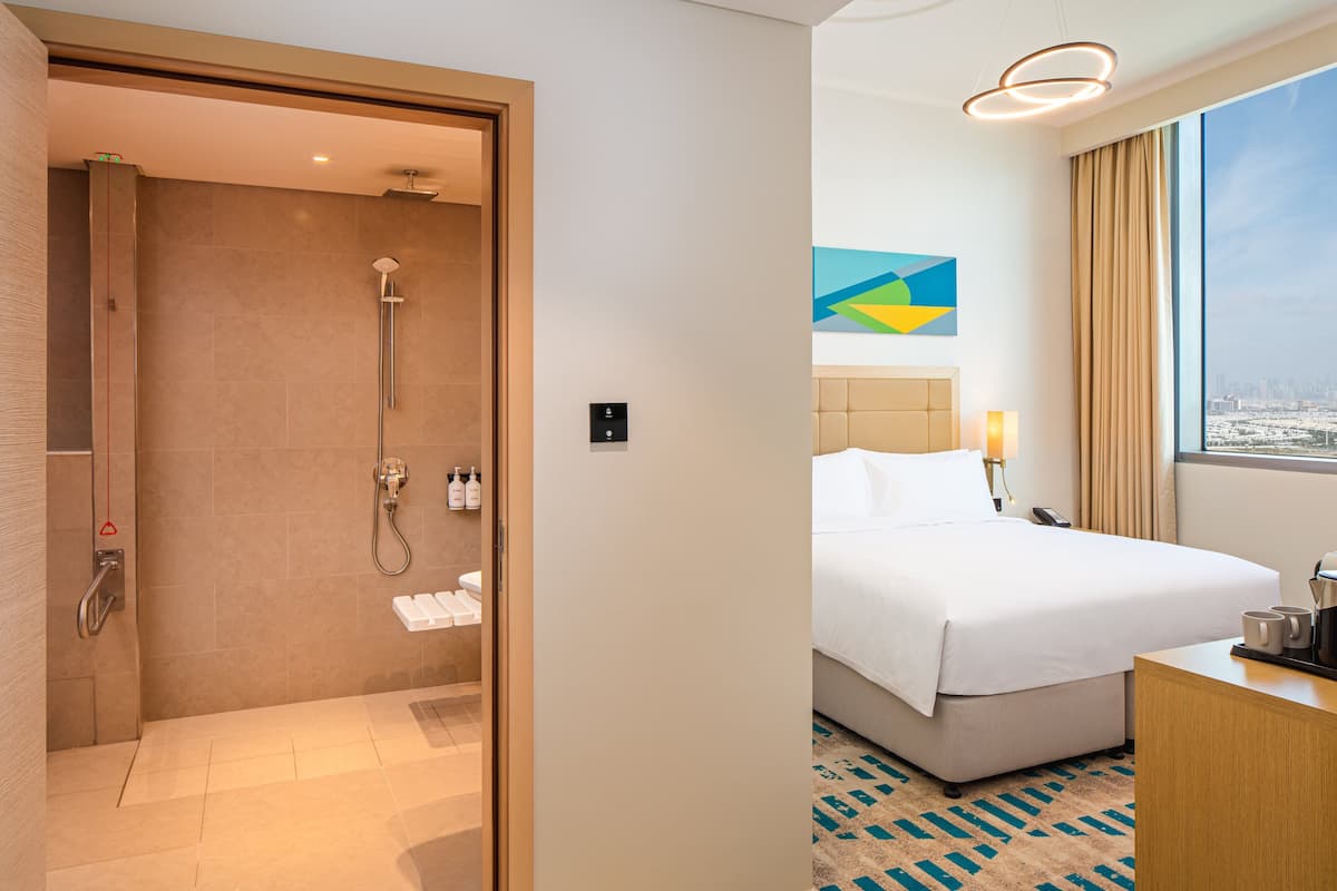 Suite, 1 kingsize bed, toegankelijk voor mindervaliden | 1 slaapkamer, een minibar, een kluis op de kamer, een bureau