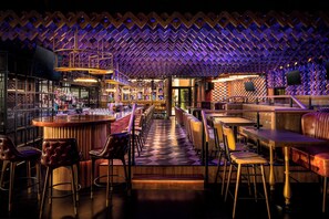 Bar (on property) - Holiday Inn Hotel & Suites Dubai Science Park by IHG (Dubai)