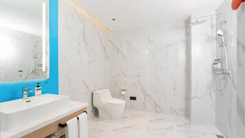 Standard Room, 2 Twin Beds (Extra Floor Space) | Bathroom | Deep-soaking bathtub, rainfall showerhead, free toiletries, hair dryer