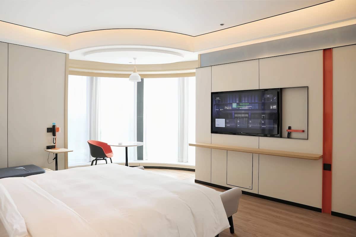 Suite, 1 Bedroom (Living Area) | In-room safe, desk, laptop workspace, blackout curtains