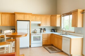 Fridge, microwave, oven, stovetop - Welcome to the Lakefront Bungalow~35 miles from Mt (Eatonville)