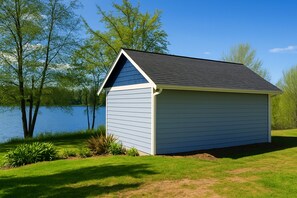 Exterior - Welcome to the Lakefront Bungalow~35 miles from Mt (Eatonville)