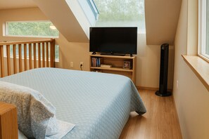 1 bedroom, iron/ironing board, free WiFi, bed sheets - Welcome to the Lakefront Bungalow~35 miles from Mt (Eatonville)