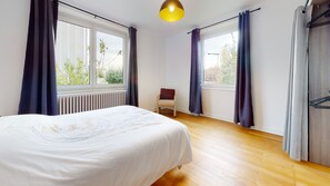 2 Schlafzimmer, schallisolierte Zimmer, Bügeleisen/Bügelbrett