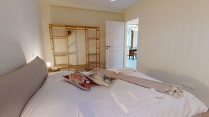 1 slaapkamer, een strijkplank/strijkijzer, gratis wifi, beddengoed