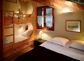 4 chambres, fer et planche à repasser, lit parapluie, Wi-Fi gratuit