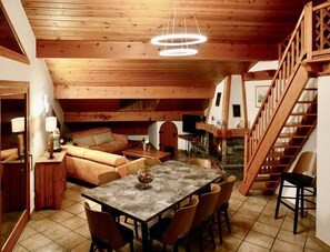 TV, fireplace, DVD player, stereo - "Les Barmés" 8Pers Fireplace Terrace Private garage & parking CENTRE STATION (Champagny-en-Vanoise)