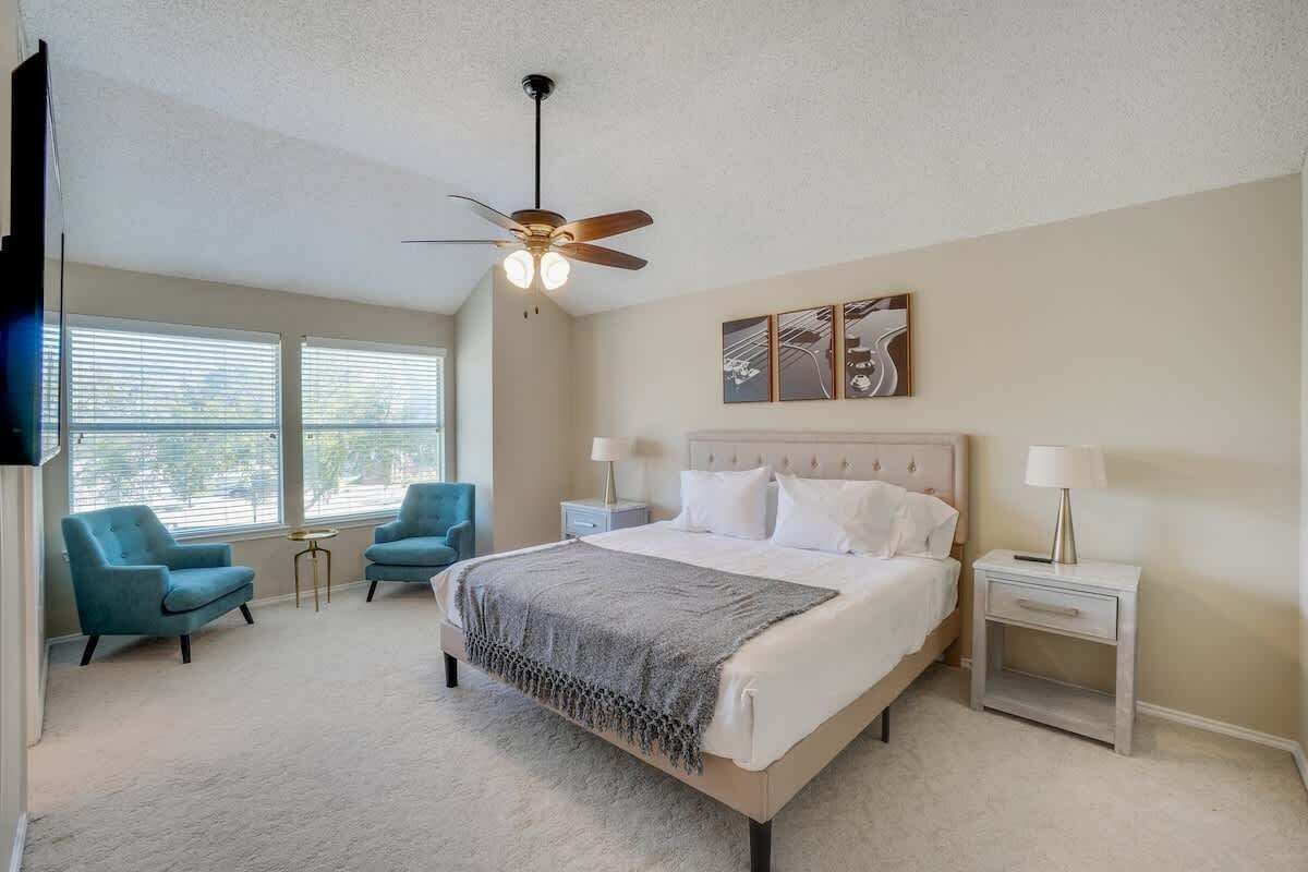 3 slaapkamers, een strijkplank/strijkijzer, reisbedje, wifi