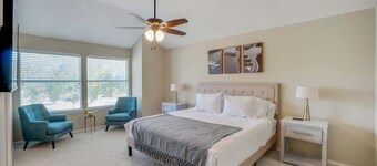 Melody Home near Grapevine, DFW Airport w backyard