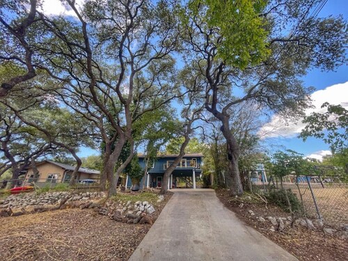 Canyon Lake Loft - Minutes from Boat Ramp 2 - South Side of Canyon Lake!