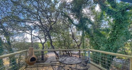 2nd floor, 2 bedroom, 2 bathroom unit near Boat Ramp 2 in Canyon Lake!
