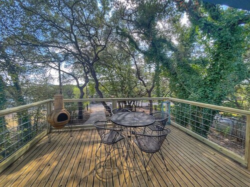 2nd floor, 2 bedroom, 2 bathroom unit near Boat Ramp 2 in Canyon Lake!