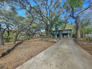 A pathway leading to a house surrounded by trees. - 2nd floor, 2 bedroom, 2 bathroom unit near Boat Ramp 2 in Canyon Lake! (Canyon Lake)