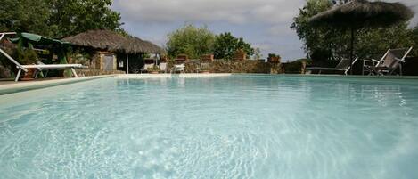 Inomhuspool och utomhuspool