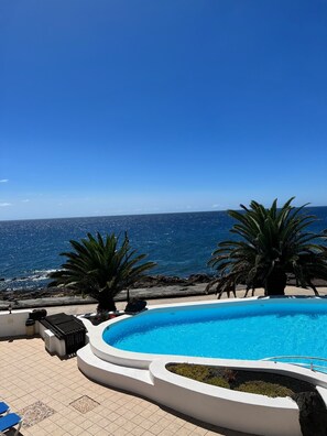 Outdoor pool - EL JABLILLO SEAFRONT, magnificent views of the ocean. (Costa Teguise)