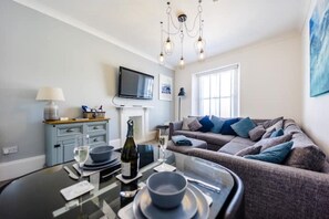 Smart TV - Flint House Tenby - Luxury couples apartment - Perfect Location (Tenby)