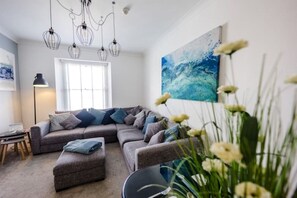 Smart TV - Flint House Tenby - Luxury couples apartment - Perfect Location (Tenby)