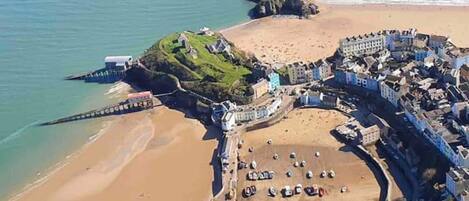 بالقرب من الشاطئ