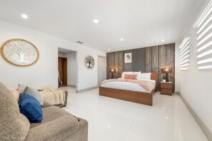 4 bedrooms, iron/ironing board, travel crib, WiFi - Paradise Near MIA: Pool, BBQ & Playground (Miami)