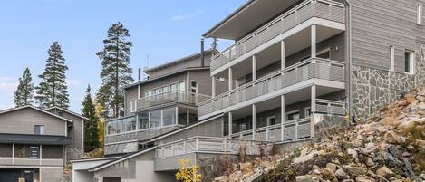 المنشأة من الخارج