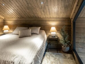 4 عدّة غرف نوم وستائر تعتيم ومكواة/لوح كي وخدمة الإنترنت