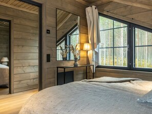 4 bedrooms, blackout curtains, iron/ironing board, Internet