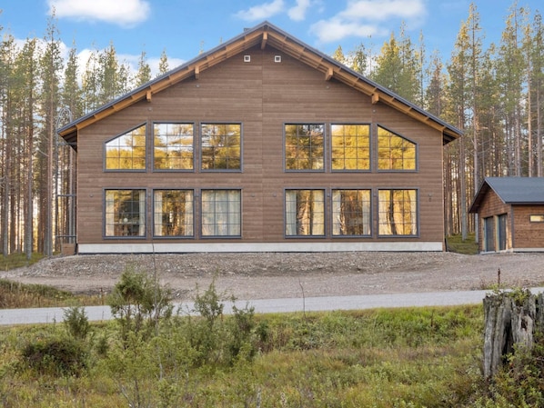 المنشأة من الخارج