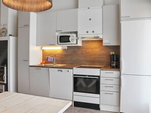 Réfrigérateur, micro-ondes, lave-vaisselle