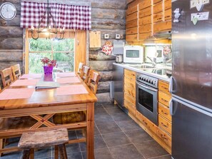 Jääkaappi, mikroaaltouuni, astianpesukone