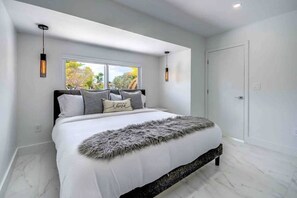 5 bedrooms, iron/ironing board, travel cot, WiFi - Blue Lagoon/heated pool/pool table & basketball court (Miami)